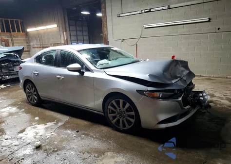 2019 Mazda 3 Select z USA, uszkodzony, nr VIN JM1BPBAM8K1146838